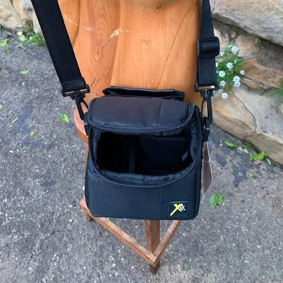 Photo digital / video camera padded crossover bag